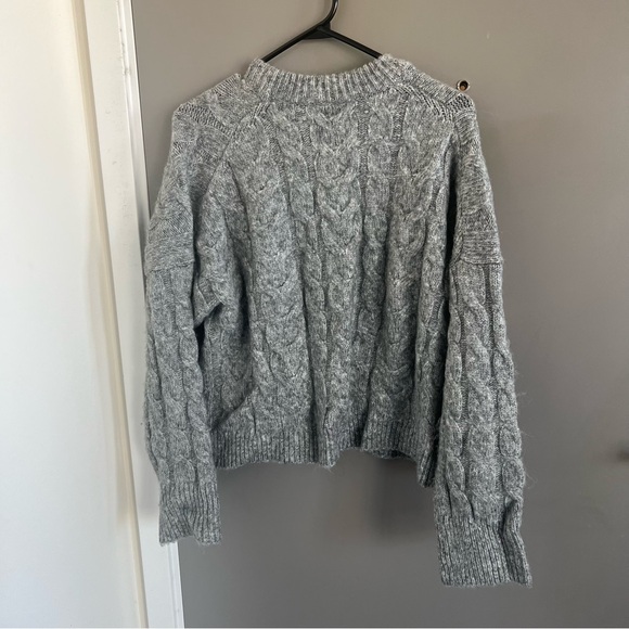 ABERCROMBIE KNIT GRAY SWEATER - Picture 1 of 4